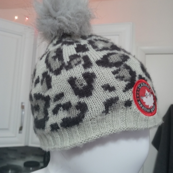 Canada Weather Gear Leopard Print Lined Knit Cap With pompom - Picture 2 of 4